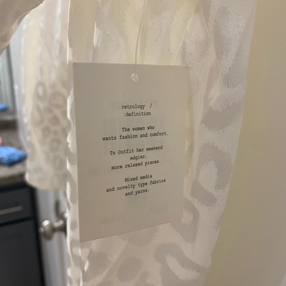 NWT Retrology Cheetah Print White Blouse with Cage Sleeves medium - Picture 5 of 8